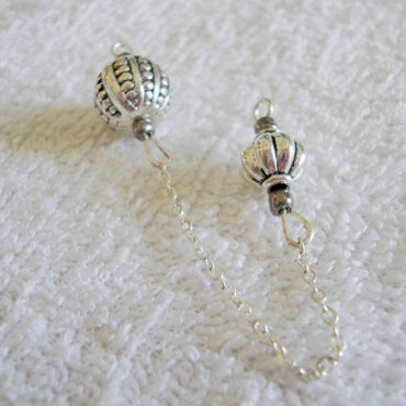 Petite size silver metallic ball pendulum with a metallic clasp