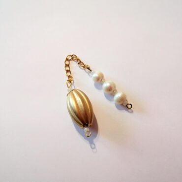 A lightweight pumpkin-style oval gold bead pendulum on a gold chain, with a 3 faux pearl bead handle