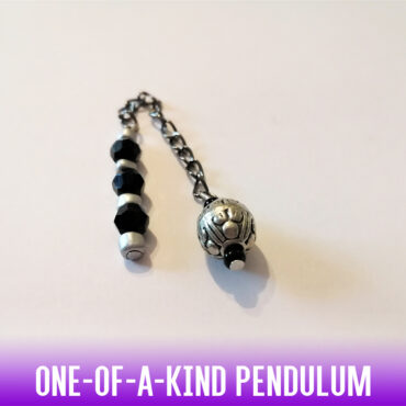 Petite silver Moroccan-style metallic ball pendulum with a clasp of 3 black & 3 silver acrylic beads